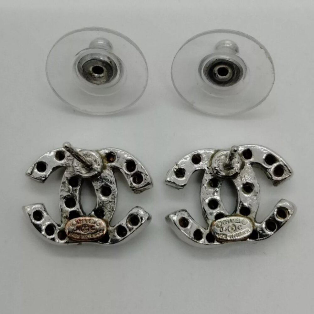 ❌SOLD❌ CHANEL CC Logo Earrings - Picture 4 of 6